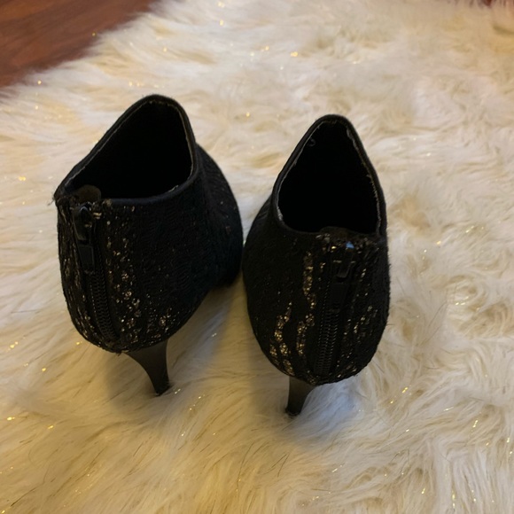 Shoes - Picture 4 of 5